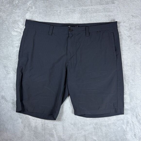 Travis Mathew Golf Shorts Mens 40 Black Striped Tech Performance Casual Stretch - Picture 1 of 7